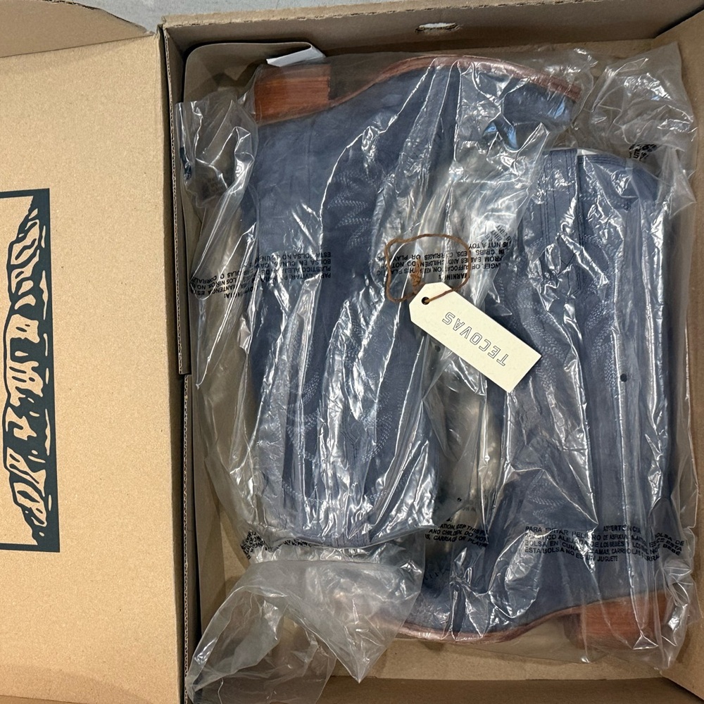 Tecovas - The Annie - Indigo Suede- Discontinued color {Size 6.5} - Picture 3 of 11